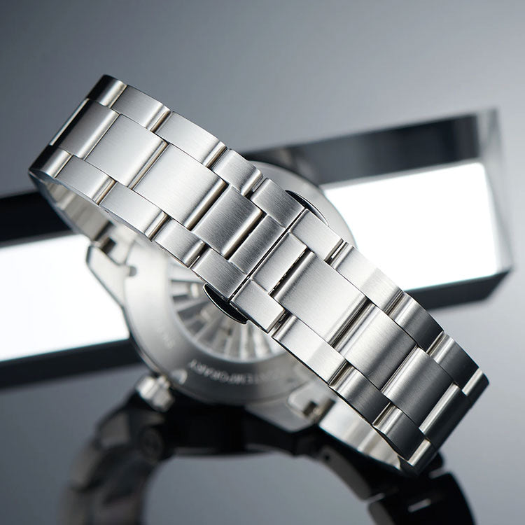 A mechanical watch ode to the ocean